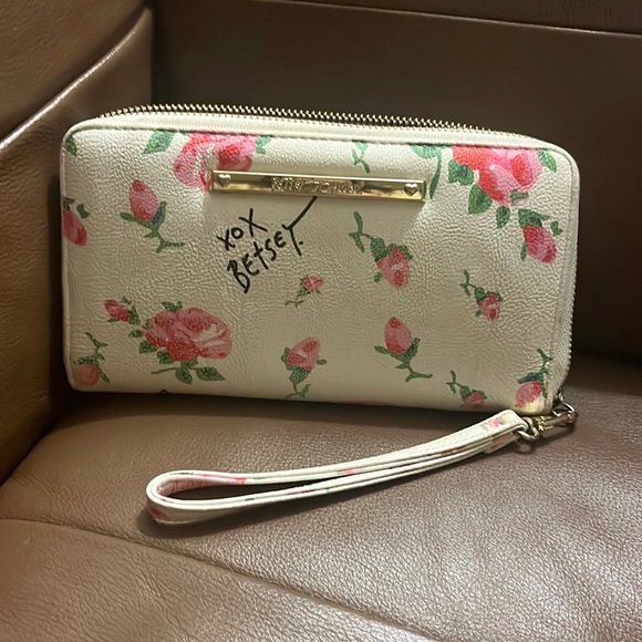 BETSEY JOHNSON rose print clutch wallet - Picture 1 of 9